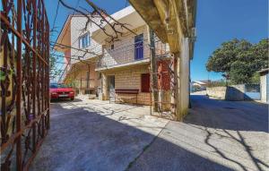 3 Bedroom Gorgeous Apartment In Kastel Gomilica 