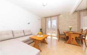 3 Bedroom Gorgeous Apartment In Kastel Gomilica 