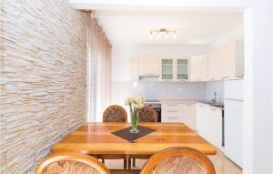 3 Bedroom Gorgeous Apartment In Kastel Gomilica 