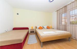 3 Bedroom Gorgeous Apartment In Kastel Gomilica