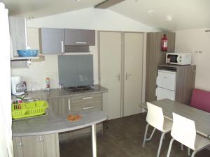 Maisons de vacances Mobile Home 5 people with air conditioning and heating 2 bedrooms : photos des chambres