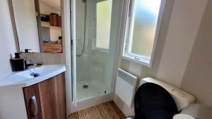 Maisons de vacances Le Bambou - Saint-Jean-de-Monts - Piscine Jacuzzi Sauna Hammam : photos des chambres