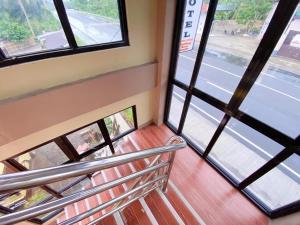 Red Palm Inn balcony room with Netflix