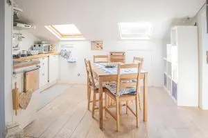 049 - Attico ELEGANTE, 10 minuti a piedi da MARE e SPIAGGIA - POSTO AUTO PRIVATO GRATIS - San Bartolomeo