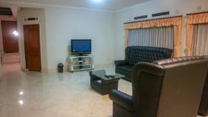 Dago Asri House (3 Bedrooms, 6 Pax, 500m2)