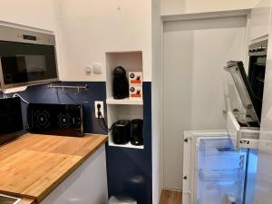 Adele Blue Danube (10 min to Center)