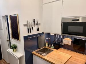 Adele Blue Danube (10 min to Center)