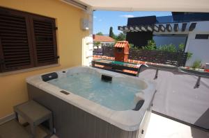 Apartment Poljak Njivice by El-Pi Tours 