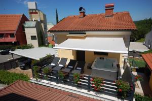 Apartment Poljak Njivice by El-Pi Tours 