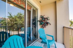 Spacious Vista Cay Condo, near Resort Pool