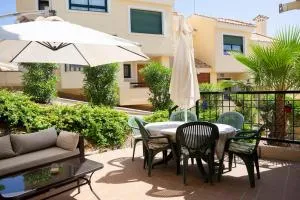 Beautiful Townhouse with views over the communal pool close to Campoamor Golf Course - Кампоамор