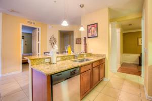 Stylish Condo at Vista Cay Resort Minutes to WDW