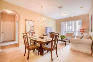 Lovely Vista Cay Resort Condo, Near ClubhousePool