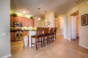 Luxurious Condo wPrivate Balcony AMAZING View