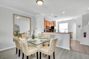 NEWLY RENOVATED Townhome, Near Universal & I-Drive