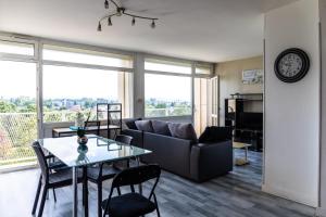 Appartements Cap Sud - 53m2- VUE PYRENEES- HYPERCENTRE- GARAGE-WIFI FIBRE : photos des chambres