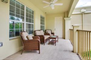 Beautiful Condo w Private Balcony Near Universal