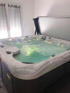 Maisons de vacances Maison de 3 chambres avec jacuzzi jardin clos et wifi a Breville sur Mer a 1 km de la plage : photos des chambres