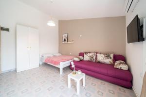 Triple Studio with Balcony room in Guest House Ana