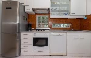 Amazing Home In Jadranovo With 2 Bedrooms And Wifi