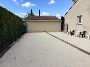Villa spacieuse avec piscine à Saint-Laurent-la-Vernède