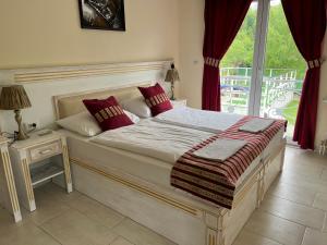 Studio Apartment with River View room in Rooms and Apartments Neron
