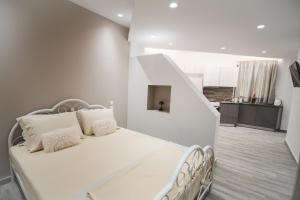 Contemporary Studios Historic Center by Corfuescapes