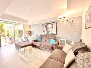 Elia-parking-jardin-piscine-climatisation