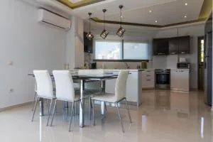 Amazing Holiday Apt with Ocean Views - Kalamákion