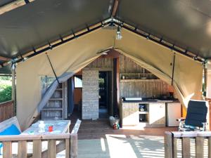 Tentes de luxe Safaritent Glamping de L'Olivigne : photos des chambres