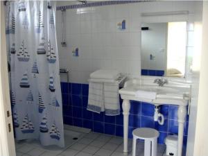 B&B / Chambres d'hotes La Jacotiere : Chambre Double avec Salle de Bains Privative