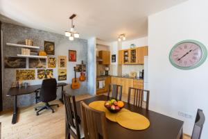 Sunny Penthouse front of Szimpla Kert