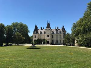 Maisons de vacances Twin Emperor Tent in Le Vieux Cerier Charente : photos des chambres