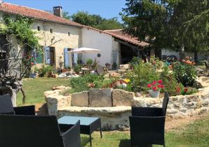 Maisons de vacances Twin Emperor Tent in Le Vieux Cerier Charente : photos des chambres