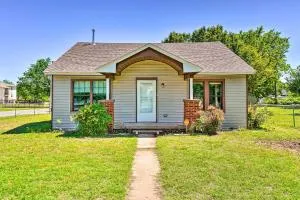 Centrally Located Lawton Home Dogs Welcome! - Walters