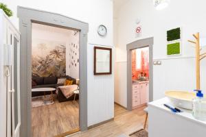 Stylish Modern Apartment next to New York Cafe