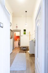 Stylish Modern Apartment next to New York Cafe