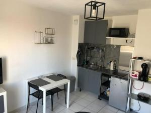 Appartements Le Studio 18 a Nimes, proche centre ville & Gare TGV, Wifi Balcon : photos des chambres