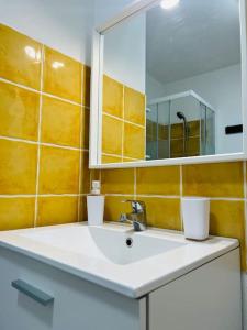 Appartements Le Studio 18 a Nimes, proche centre ville & Gare TGV, Wifi Balcon : photos des chambres