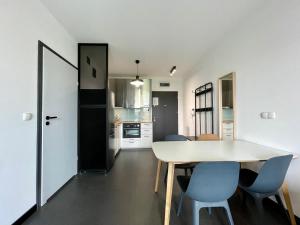 HomeStay Apartment with Parking