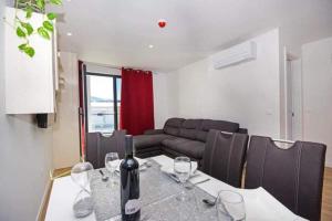 Apartment with shared rooftop pool