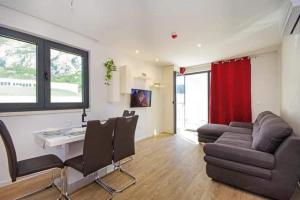 Apartment with shared rooftop pool