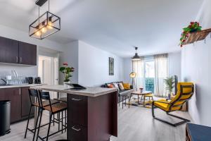 Appartement lumineux de standing - 4-star hotels in Drancy