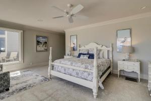 Oceanfront 7 BR 7 BA Wonderful Pool Deck Beach gear and bike rentals included