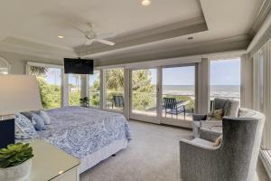 Oceanfront 7 BR 7 BA Wonderful Pool Deck Beach gear and bike rentals included