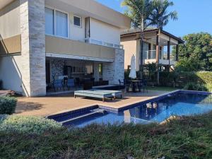 Casa Luxo em Guarajuba | 5 Suítes | Piscina Privativa | Condomínio Paraíso dos Lagos