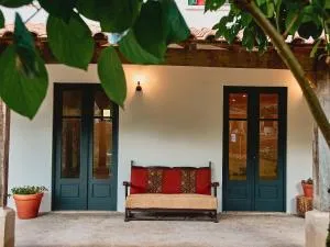 Épicos House, Your home away from home. - Breia