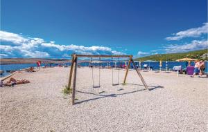 1 Bedroom Cozy Apartment In Jadranovo 