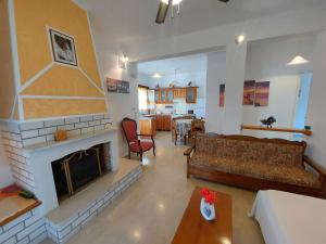 Villa Eleni (Apartment) Fully equiped,near the sea