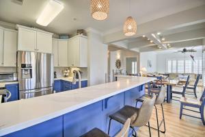 Ocean Isle Condo with Community Pool and Hot Tub!